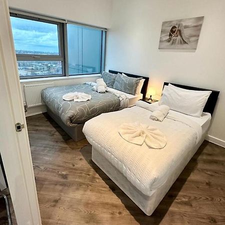 קרוידון Alarabi Apartments-Two Bedrooms Apartment מראה חיצוני תמונה