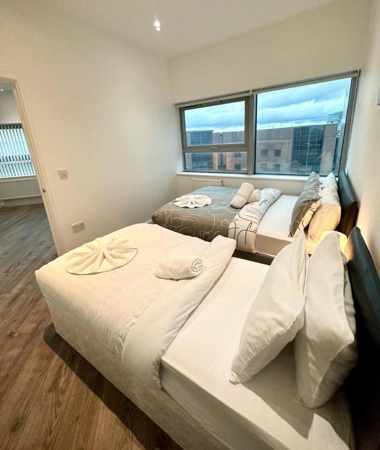 קרוידון Alarabi Apartments-Two Bedrooms Apartment מראה חיצוני תמונה