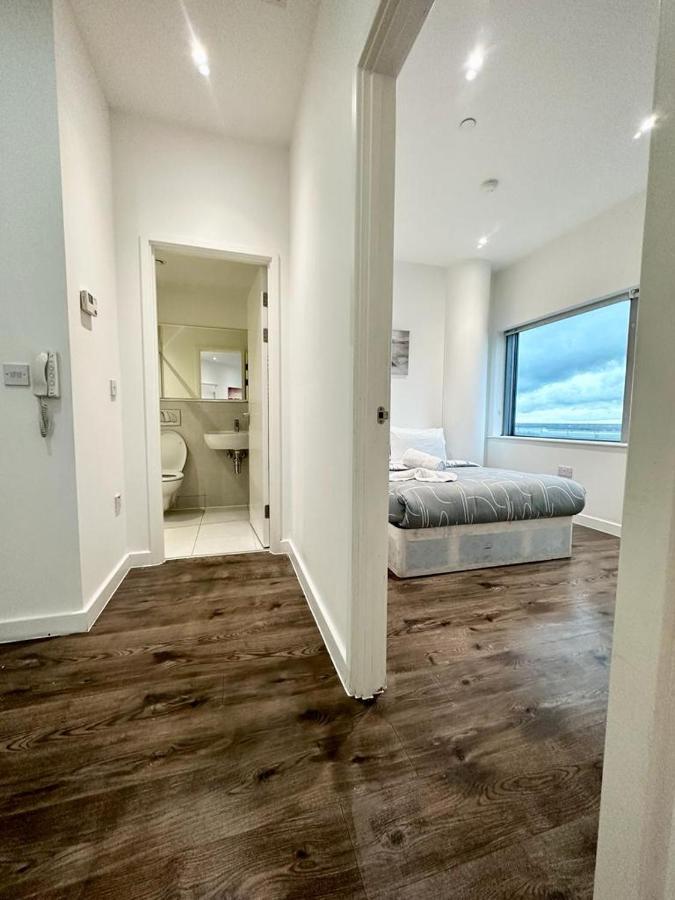 קרוידון Alarabi Apartments-Two Bedrooms Apartment מראה חיצוני תמונה