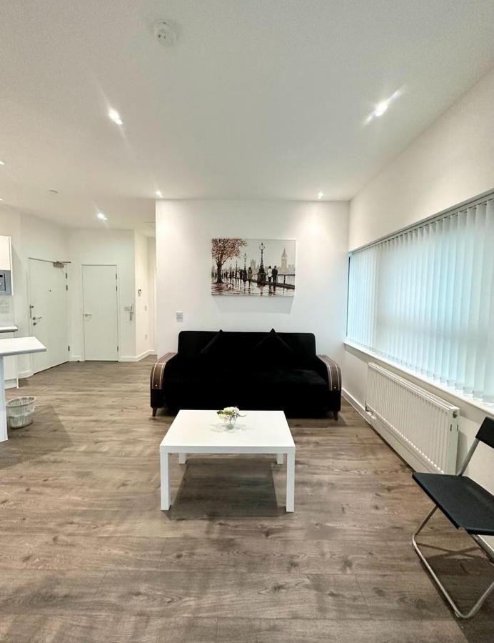 קרוידון Alarabi Apartments-Two Bedrooms Apartment מראה חיצוני תמונה