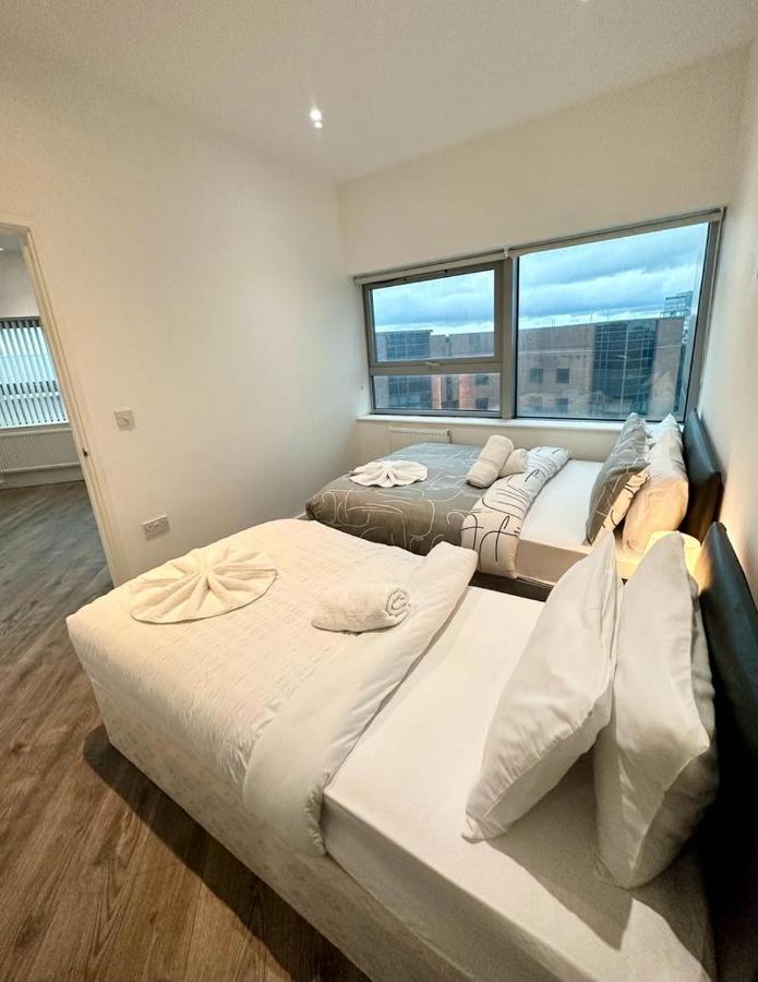 קרוידון Alarabi Apartments-Two Bedrooms Apartment מראה חיצוני תמונה