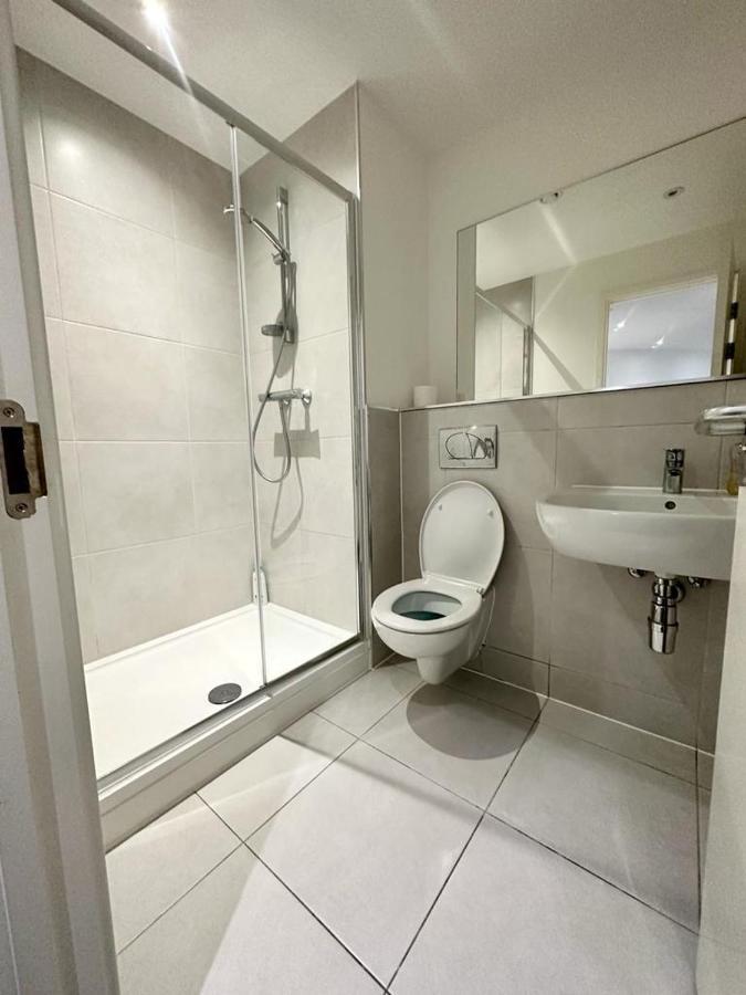 קרוידון Alarabi Apartments-Two Bedrooms Apartment מראה חיצוני תמונה