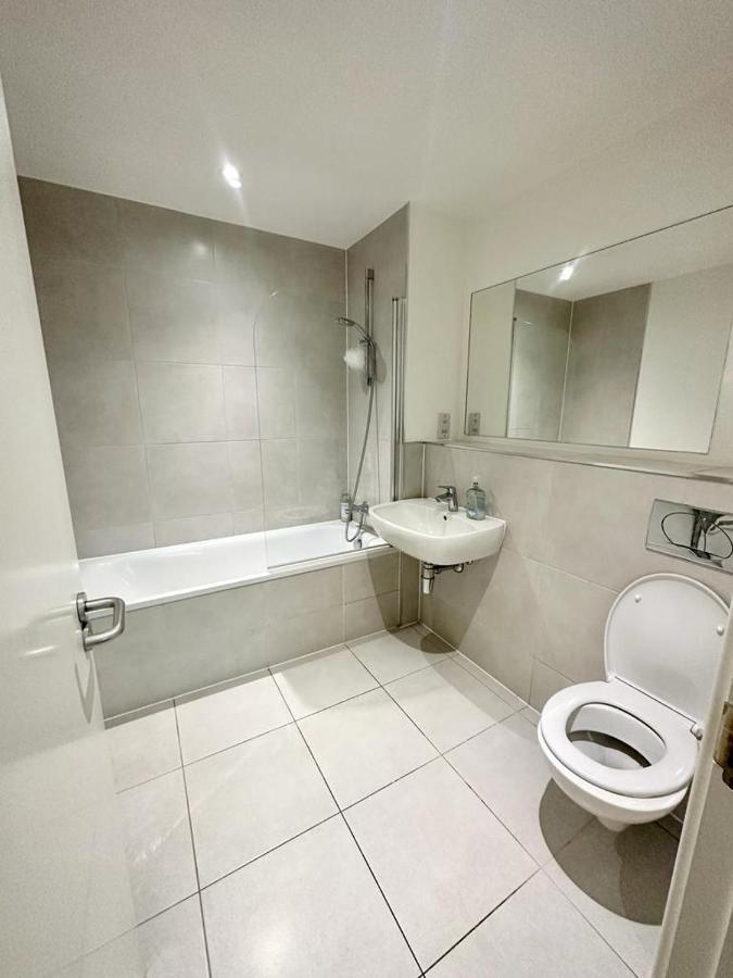 קרוידון Alarabi Apartments-Two Bedrooms Apartment מראה חיצוני תמונה